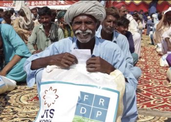 Engaged Buddhism: JTS Korea Distributes Humanitarian Aid in Pakistan