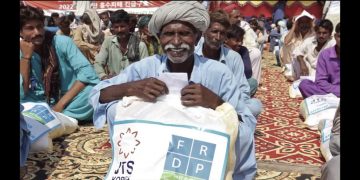 Engaged Buddhism: JTS Korea Distributes Humanitarian Aid in Pakistan